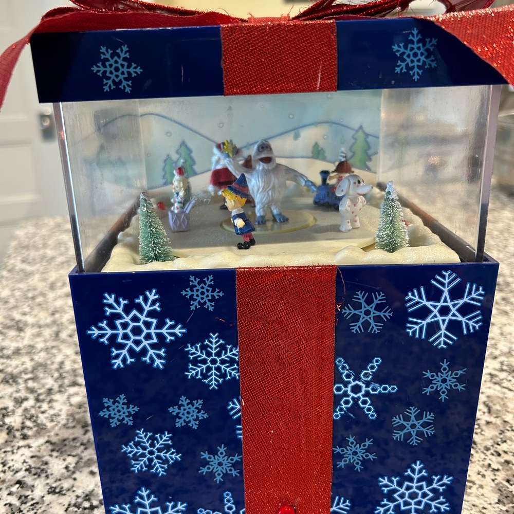 Vintage music box Rare find Frosty the snowman Plus more characters